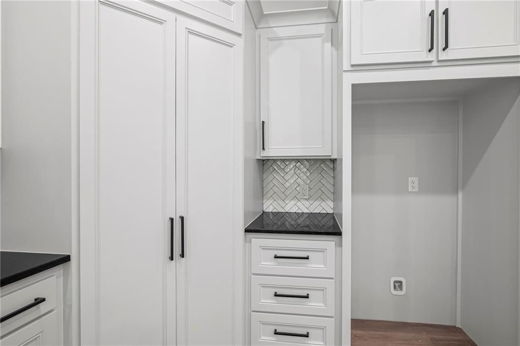 419 Linn Street — photo 17