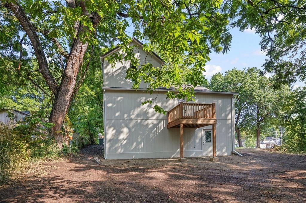 419 Linn Street — photo 38