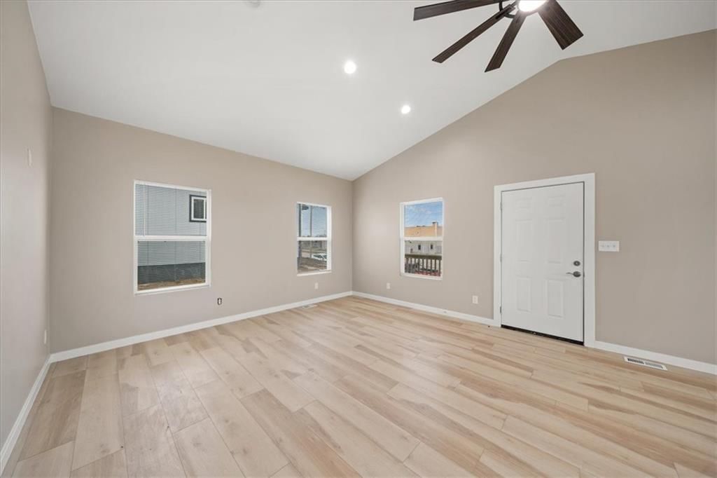 1017 Armstrong Avenue — photo 5