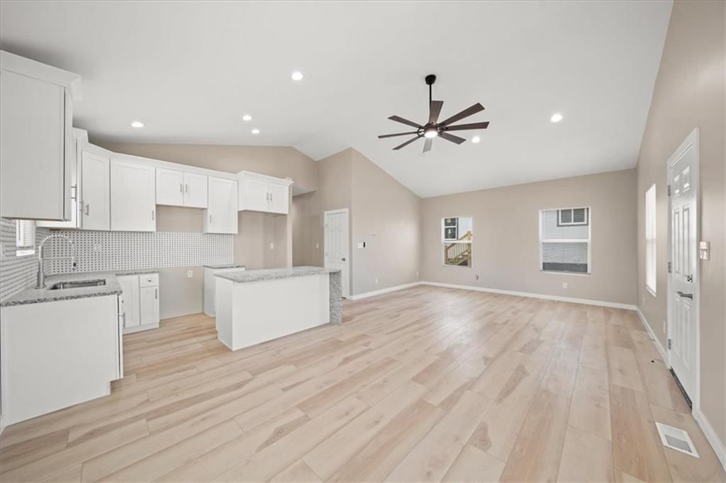 1017 Armstrong Avenue — photo 6