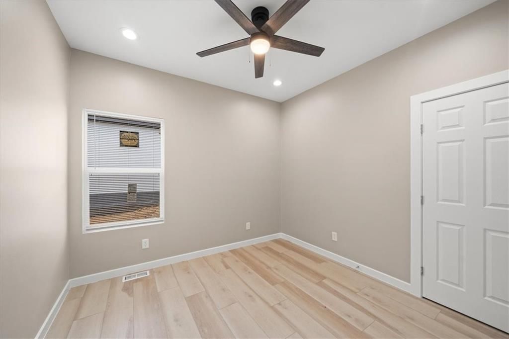 1017 Armstrong Avenue — photo 9
