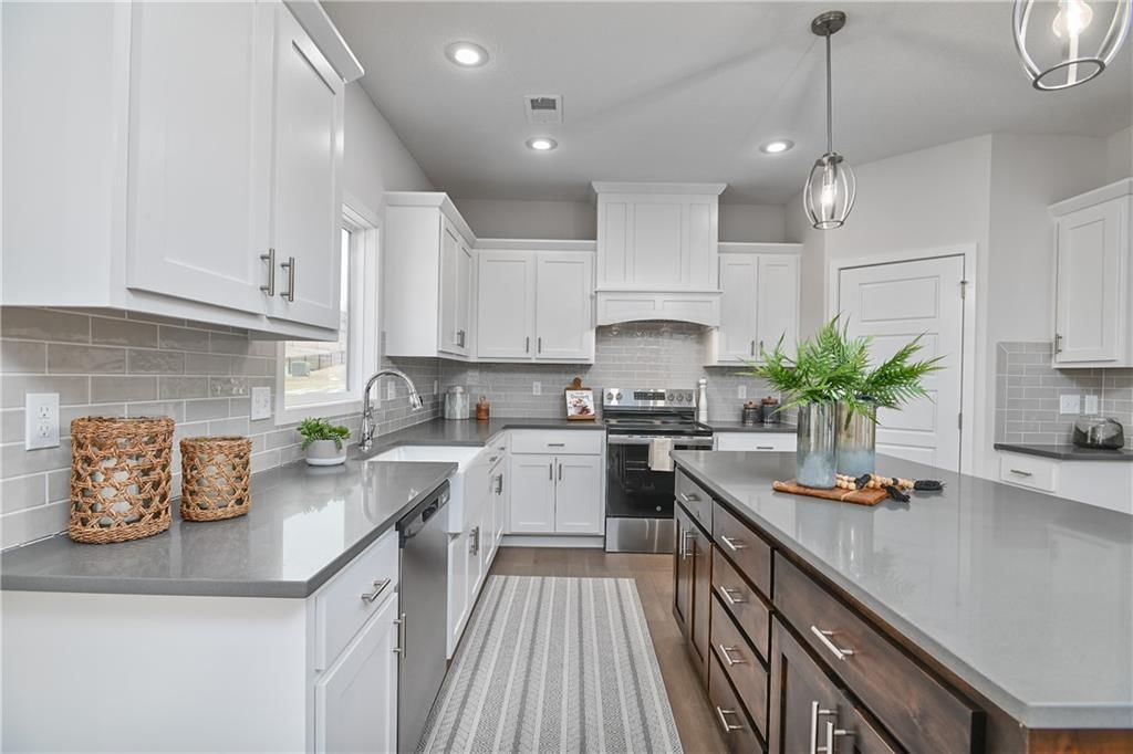 2740 W Park Street — photo 22