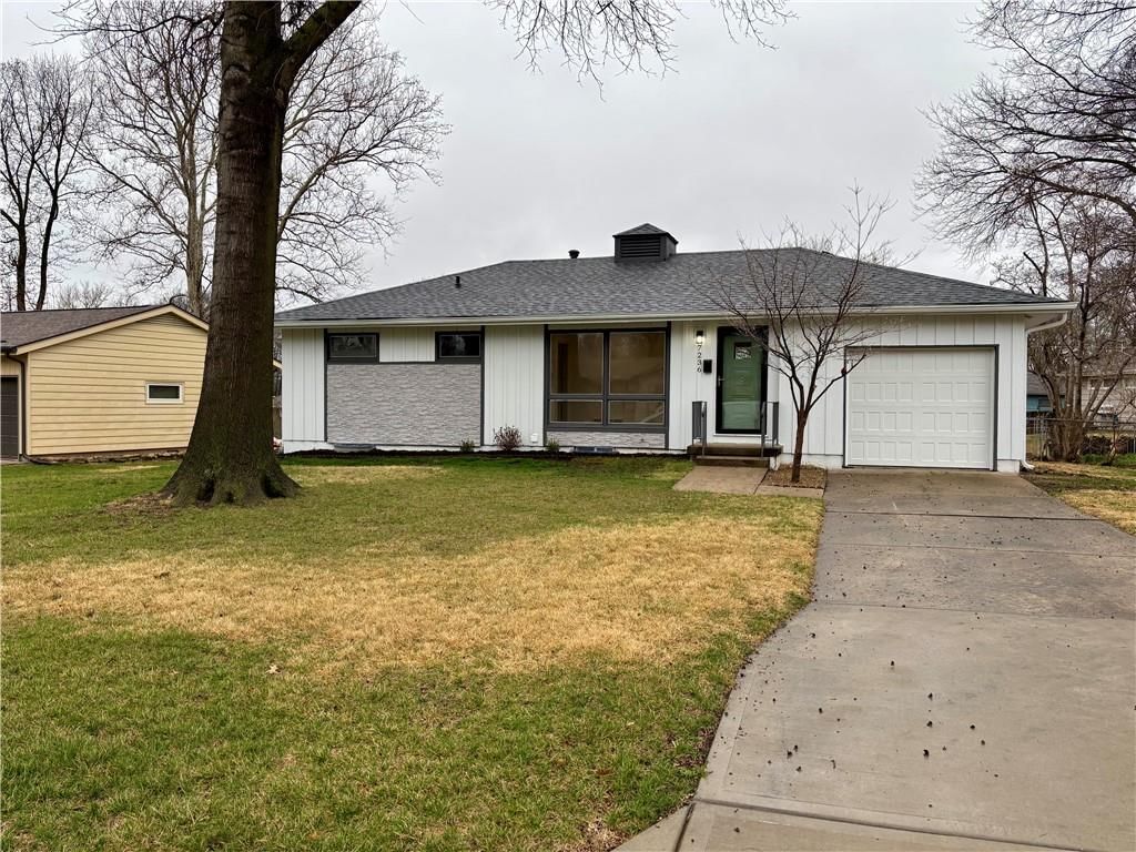 7236 Newton Drive, Overland Park, KS