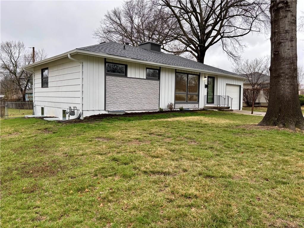 7236 Newton Drive — photo 2