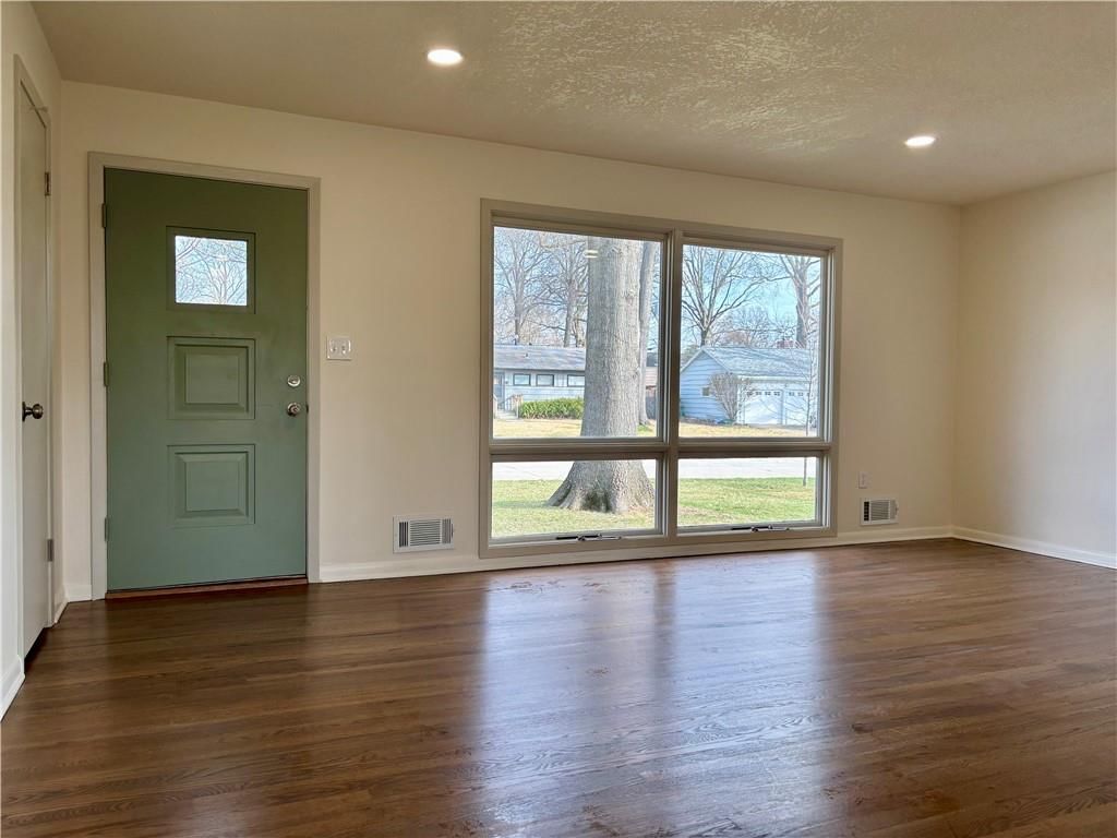 7236 Newton Drive — photo 3