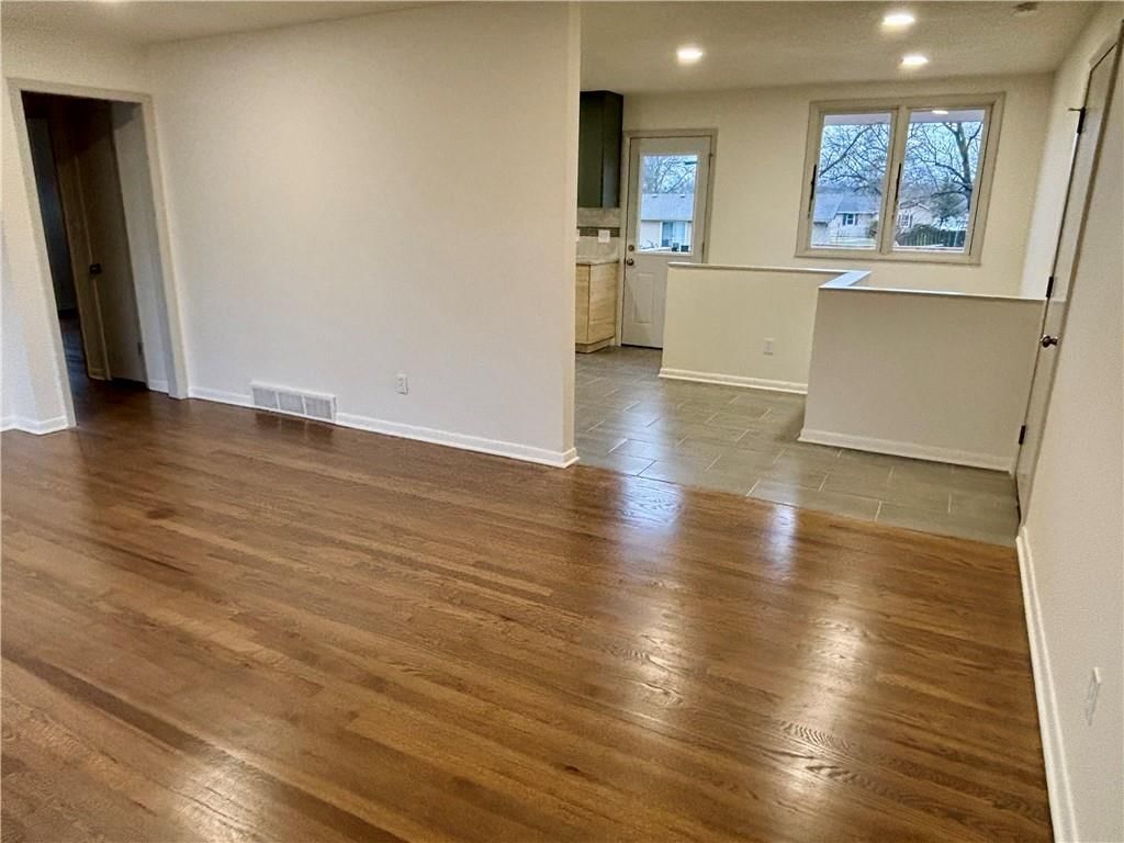 7236 Newton Drive — photo 4