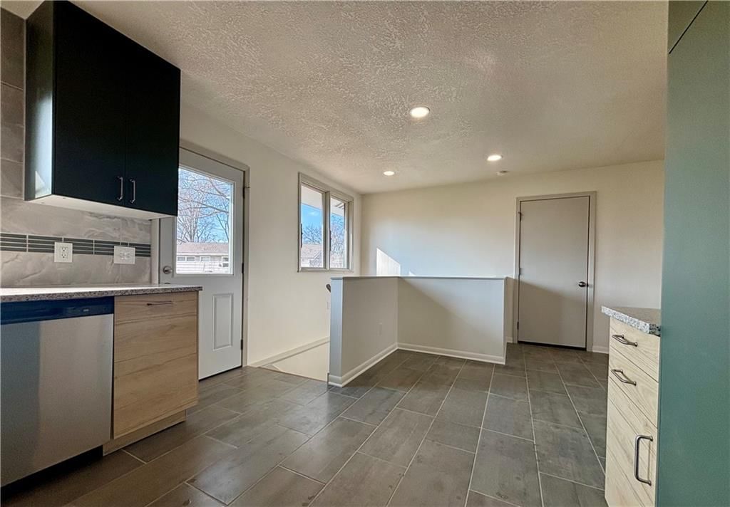7236 Newton Drive — photo 5