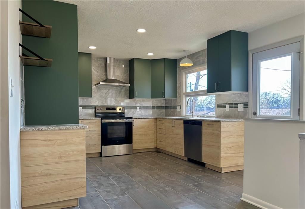 7236 Newton Drive — photo 6