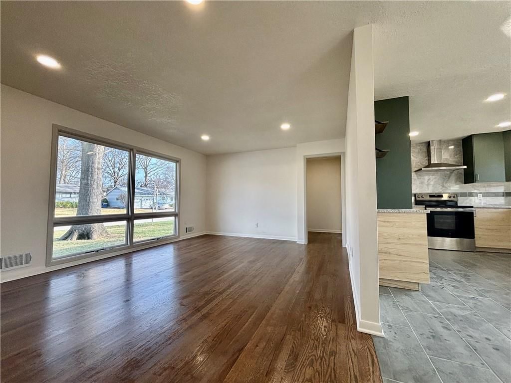 7236 Newton Drive — photo 8