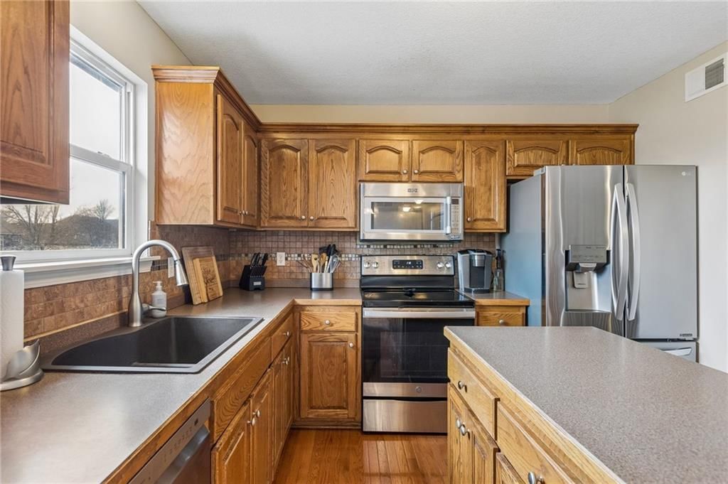 543 E Cheyenne Street — photo 8