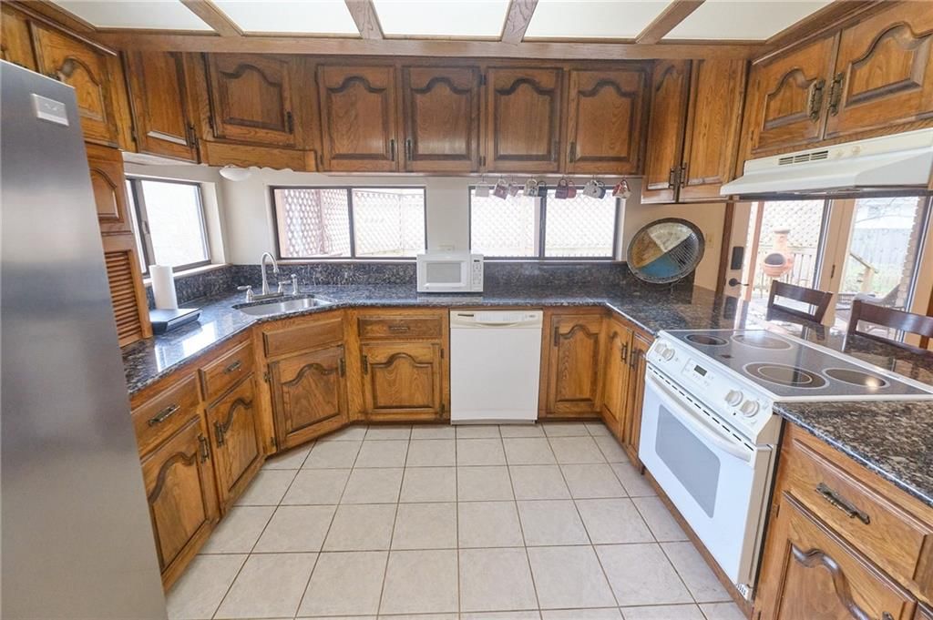 2614 S Stilwell Street — photo 8