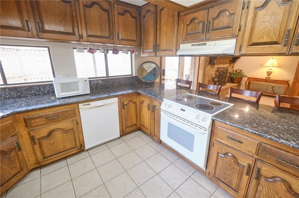 2614 S Stilwell Street — photo 10