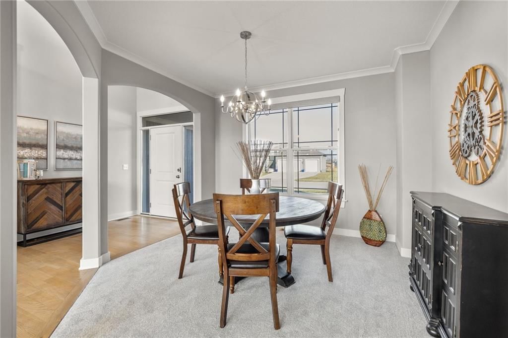 2120 Foxtail Drive — photo 2