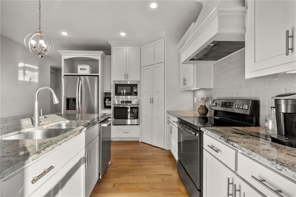 2120 Foxtail Drive — photo 9