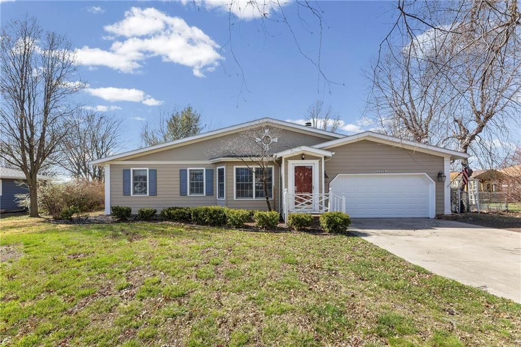 1018 Meadowbrook Road E — photo 1