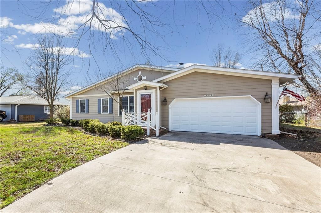 1018 Meadowbrook Road E — photo 2
