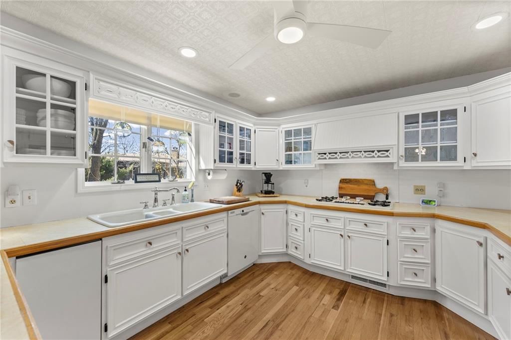 1018 Meadowbrook Road E — photo 16