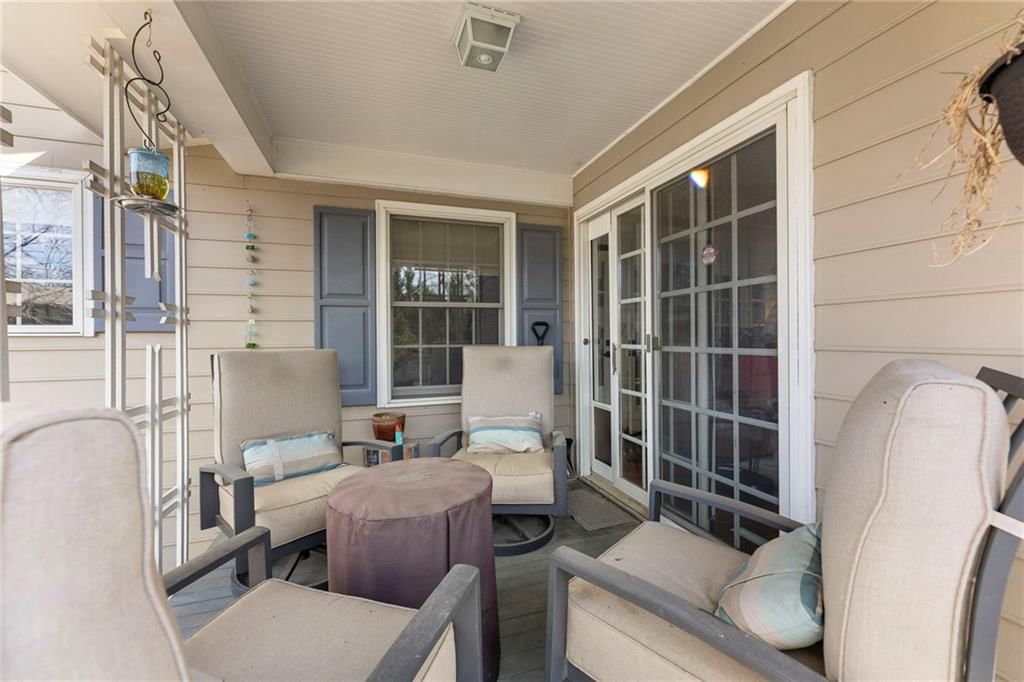 1018 Meadowbrook Road E — photo 29