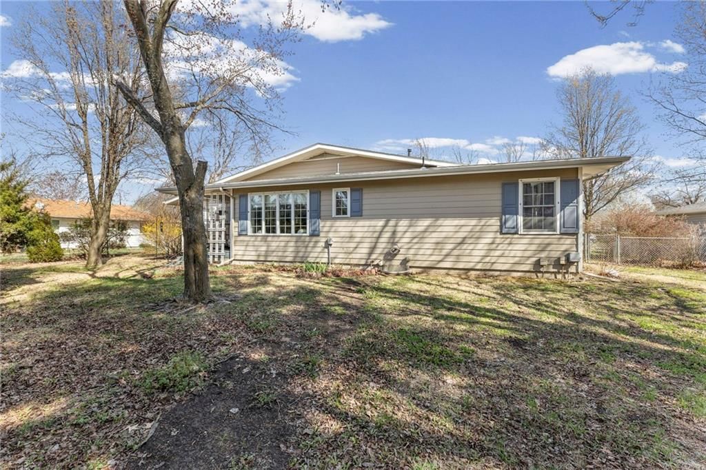 1018 Meadowbrook Road E — photo 34