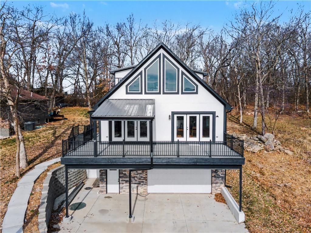 85 Lake Shore Drive — photo 1