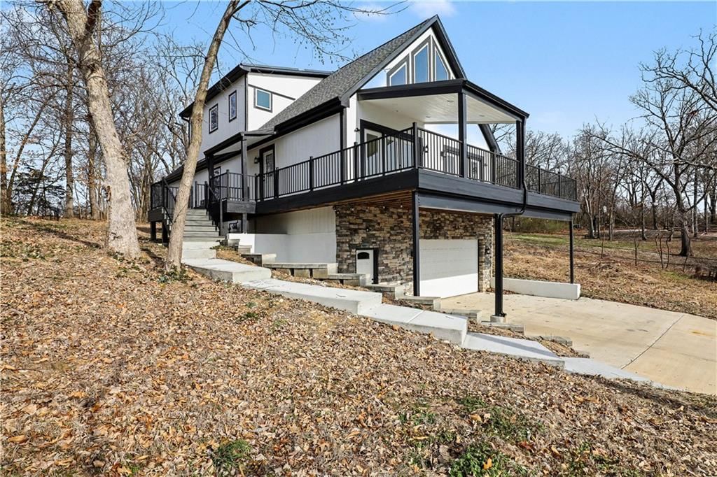 85 Lake Shore Drive — photo 2