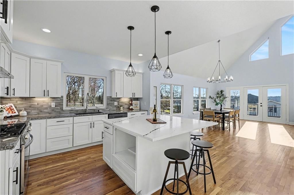 85 Lake Shore Drive — photo 10