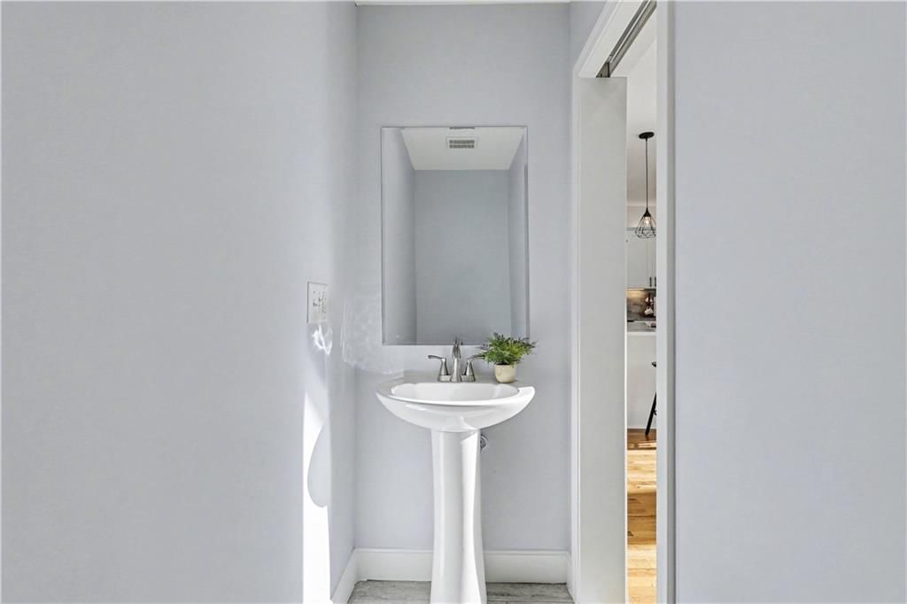 85 Lake Shore Drive — photo 18