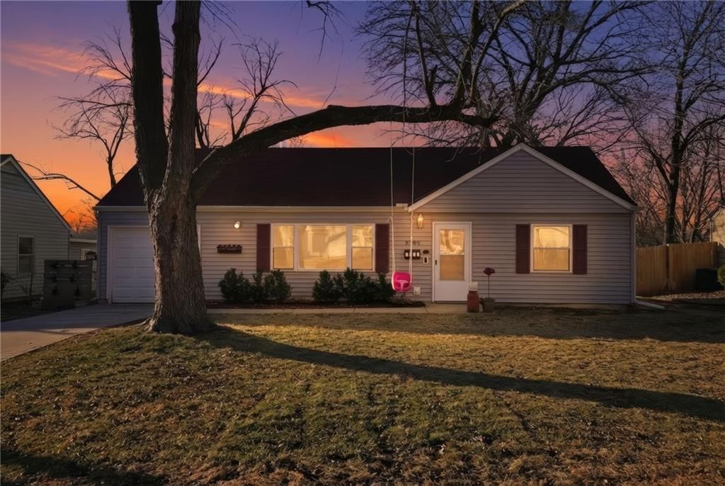 2705 W 76th Street, Prairie Village, KS