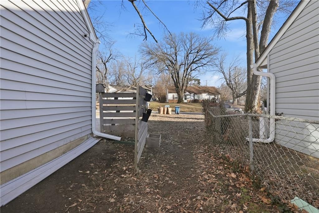 2705 W 76th Street — photo 38