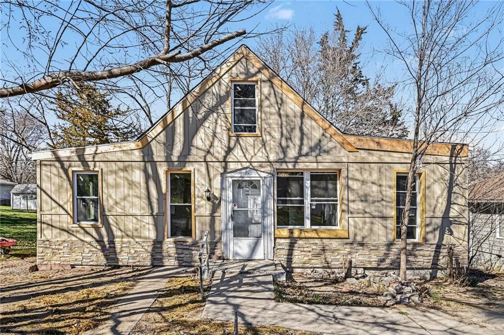 1613 Clifford Street — photo 1