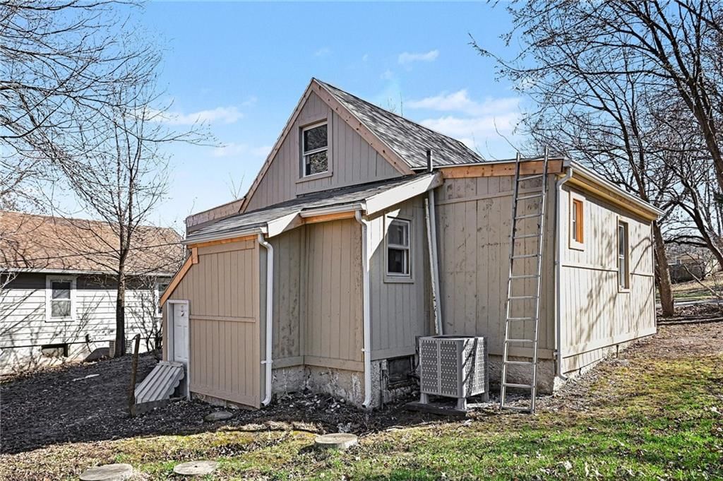 1613 Clifford Street — photo 26