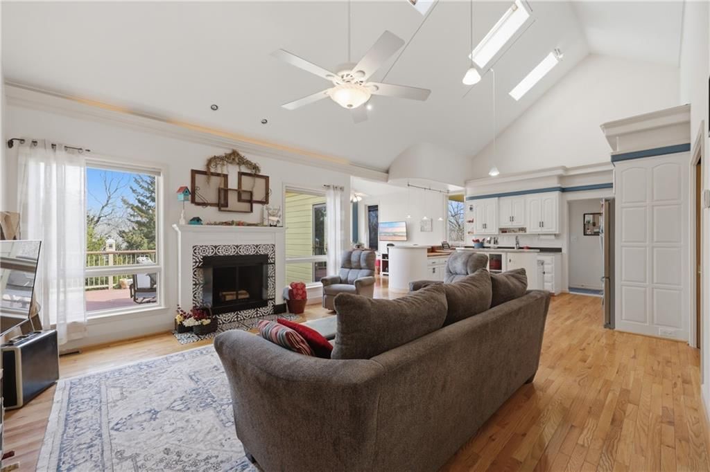 7815 N Adrian Avenue — photo 12