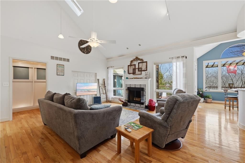 7815 N Adrian Avenue — photo 14