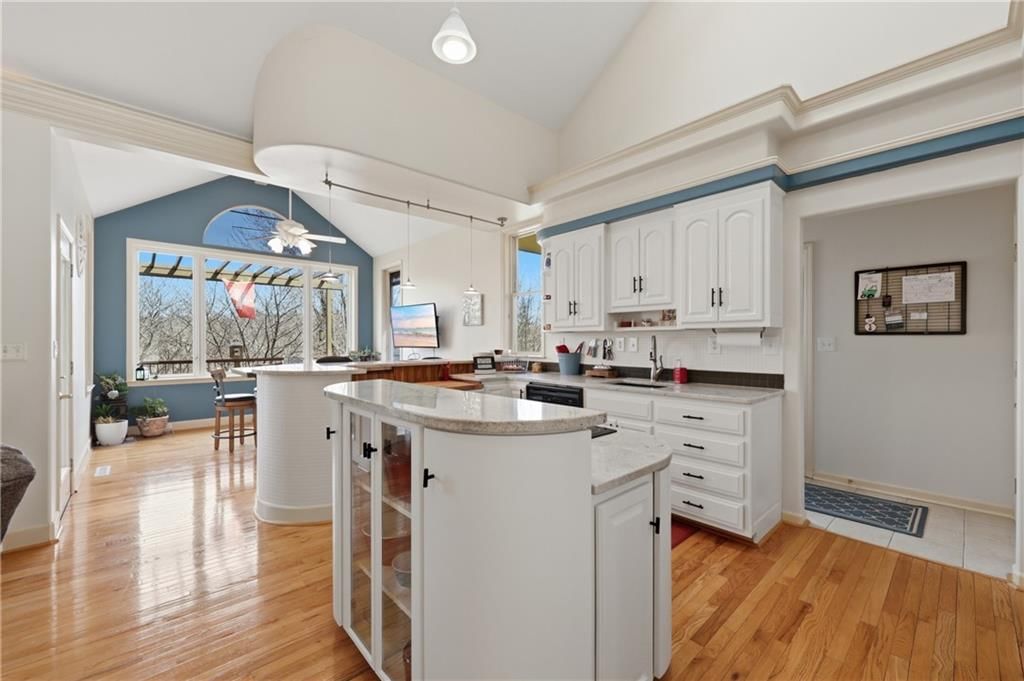 7815 N Adrian Avenue — photo 17