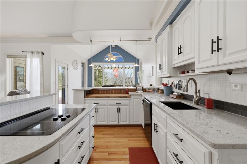 7815 N Adrian Avenue — photo 18