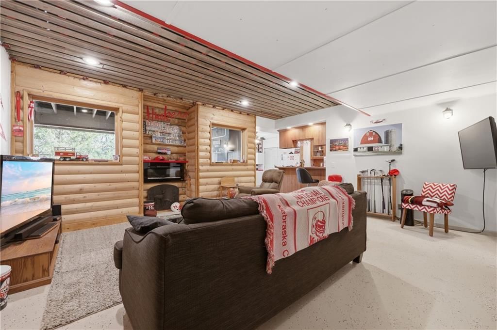 7815 N Adrian Avenue — photo 38
