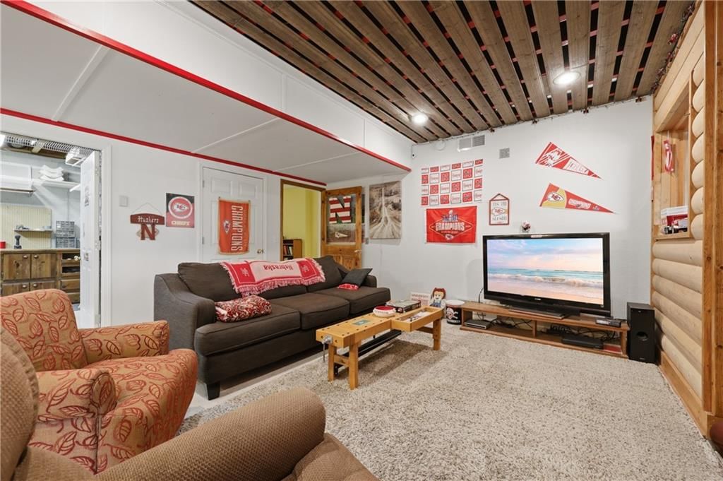 7815 N Adrian Avenue — photo 41