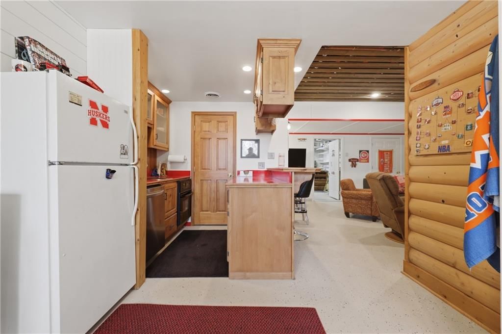 7815 N Adrian Avenue — photo 43