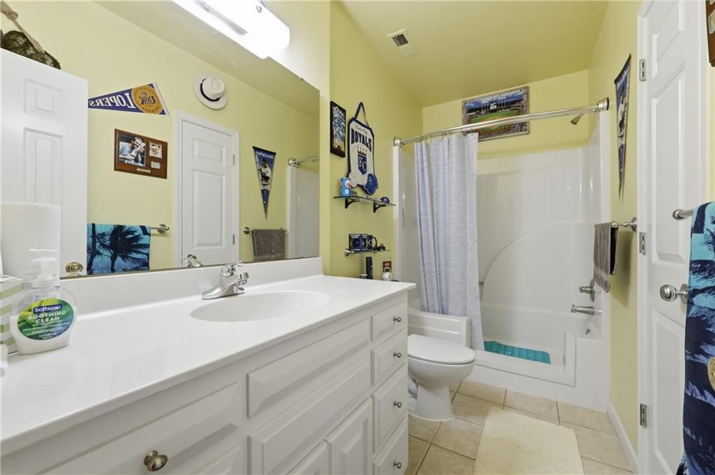 7815 N Adrian Avenue — photo 45