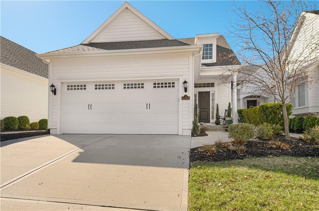 6194 LIME STONE Court, Parkville, MO