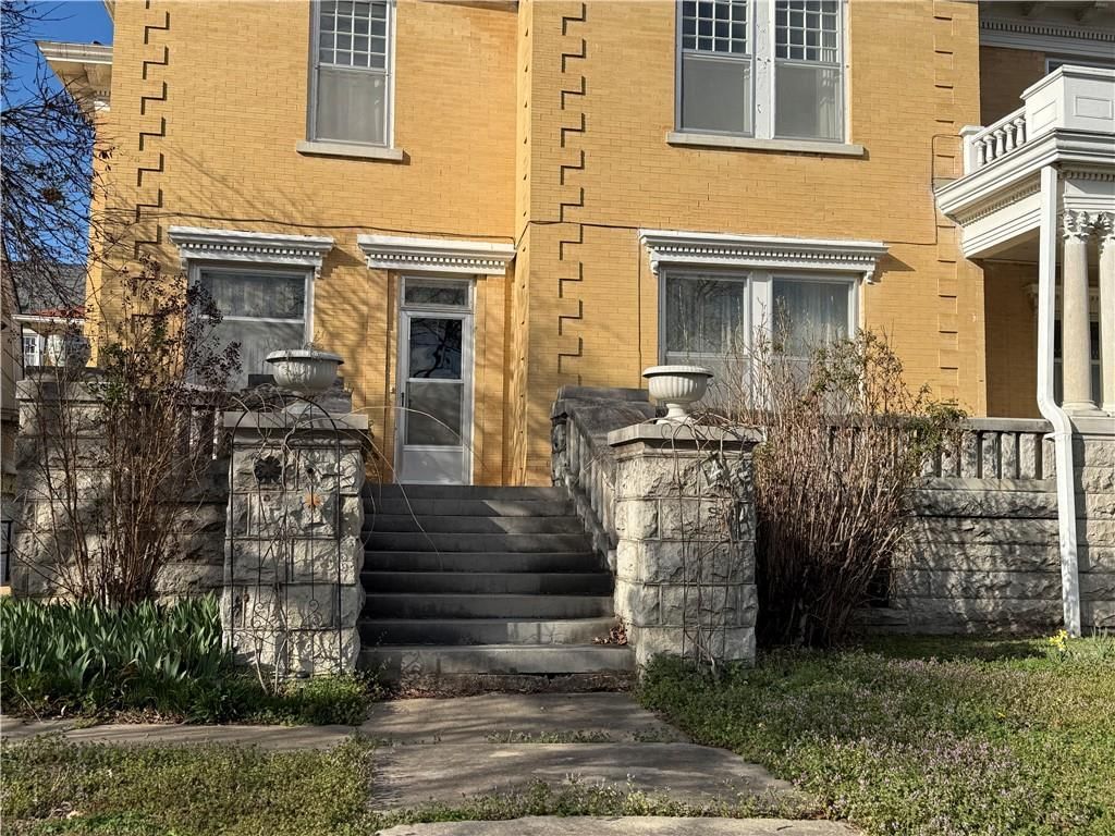 215 S 5th Street — photo 89