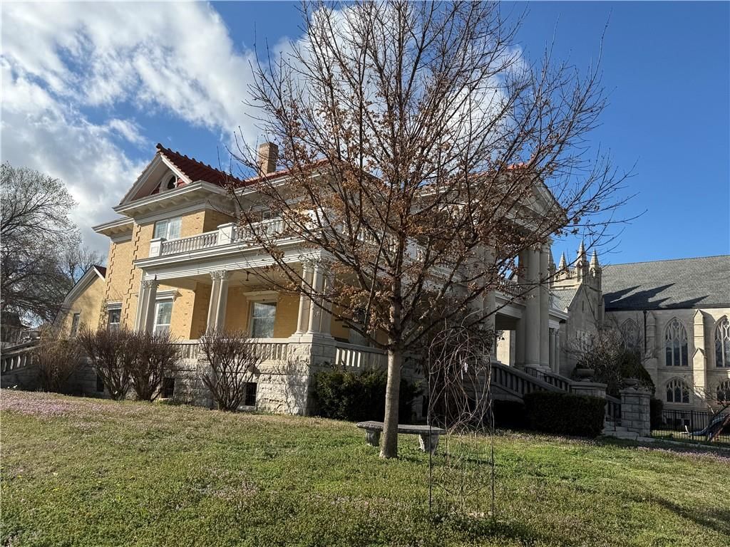 215 S 5th Street — photo 90