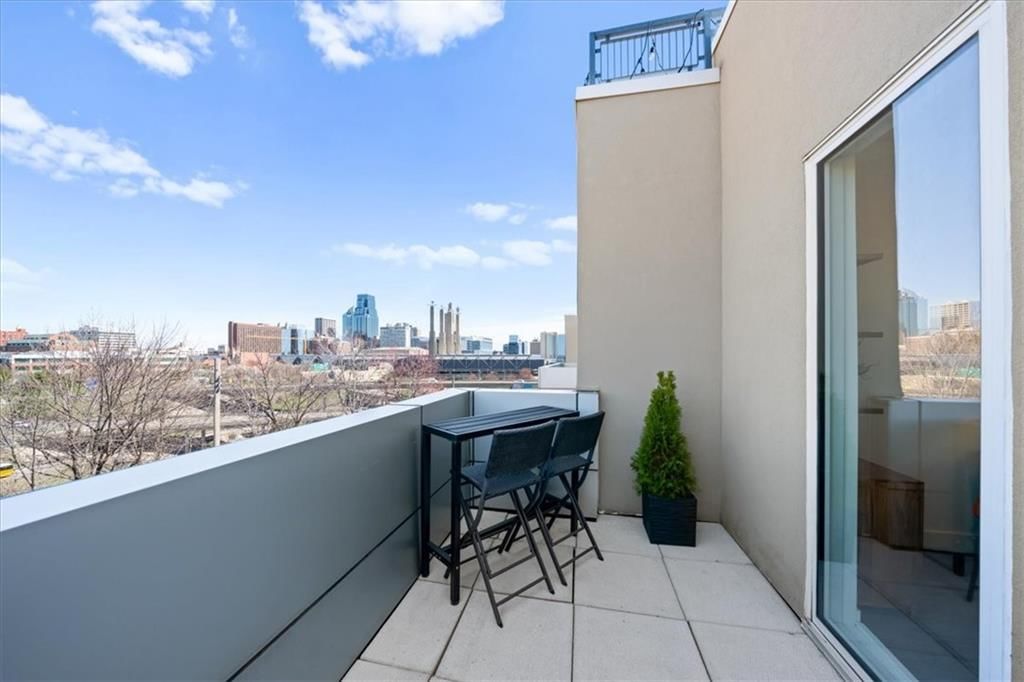 715 W 16th Street — photo 3