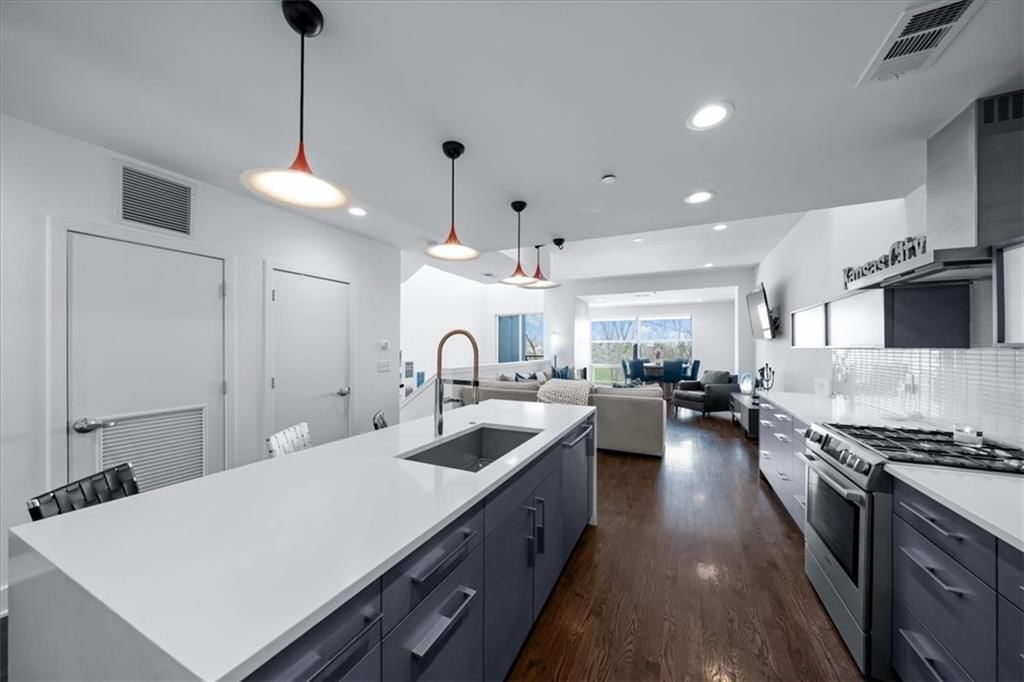 715 W 16th Street — photo 15