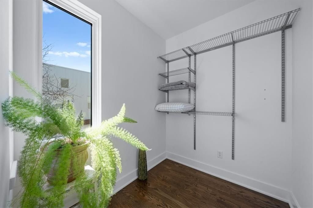 715 W 16th Street — photo 18