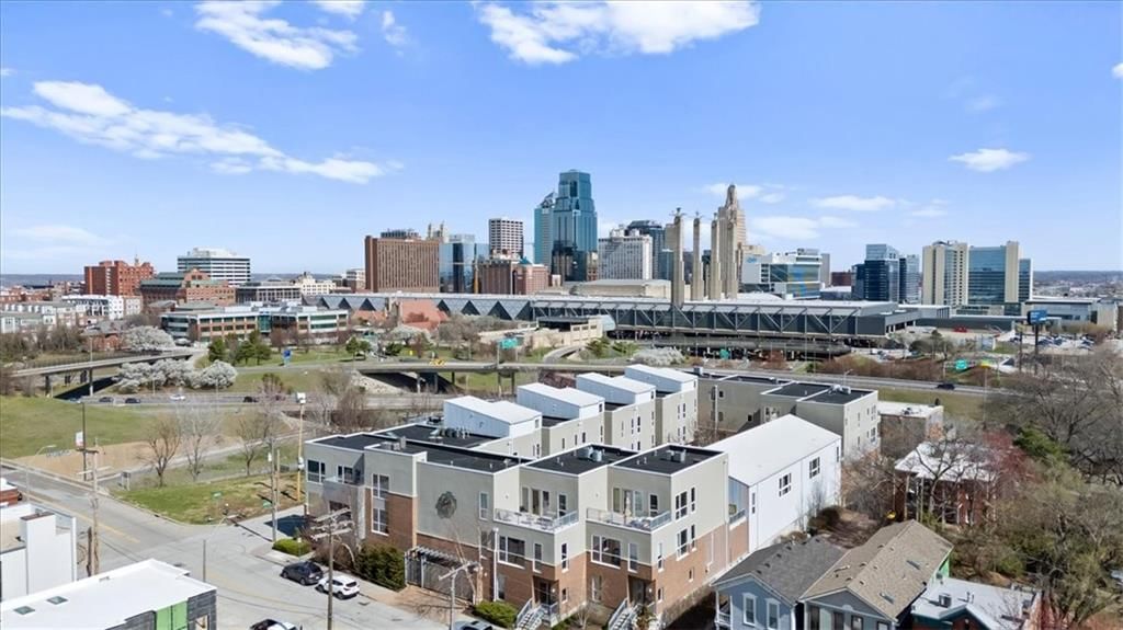 715 W 16th Street — photo 32