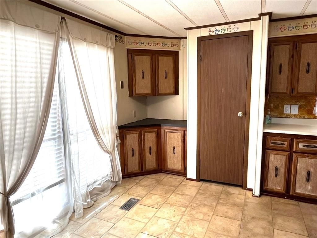 1016 N Milner Street — photo 5