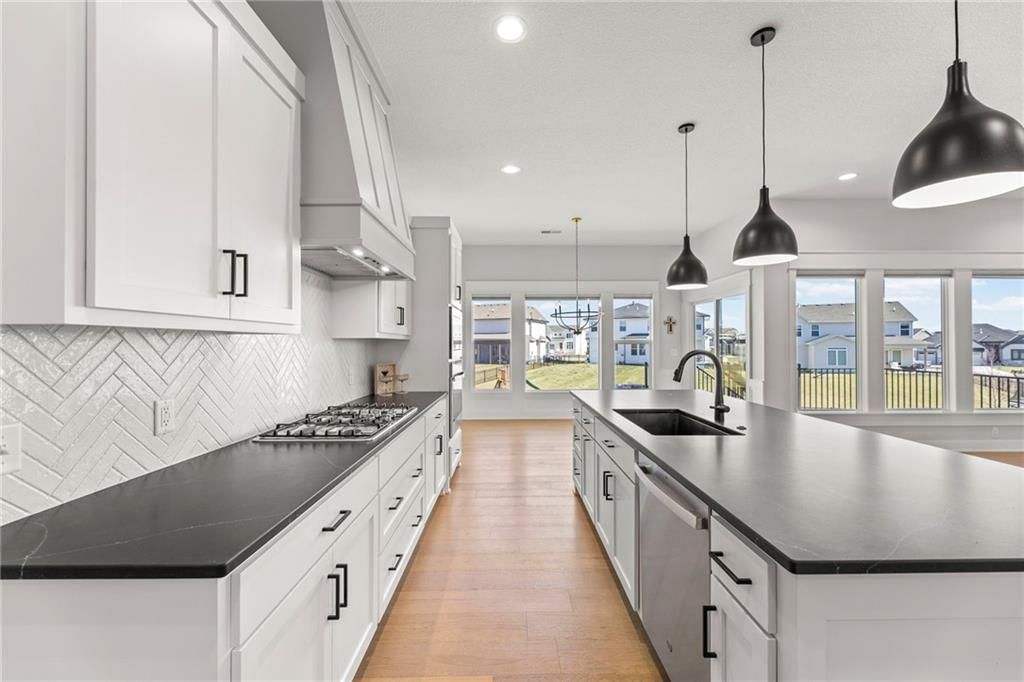 17166 W 164th Terrace — photo 6