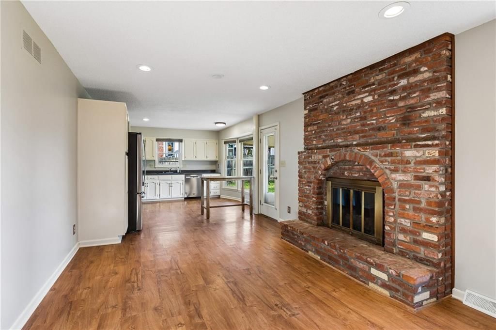 5929 N Mersington Avenue — photo 4