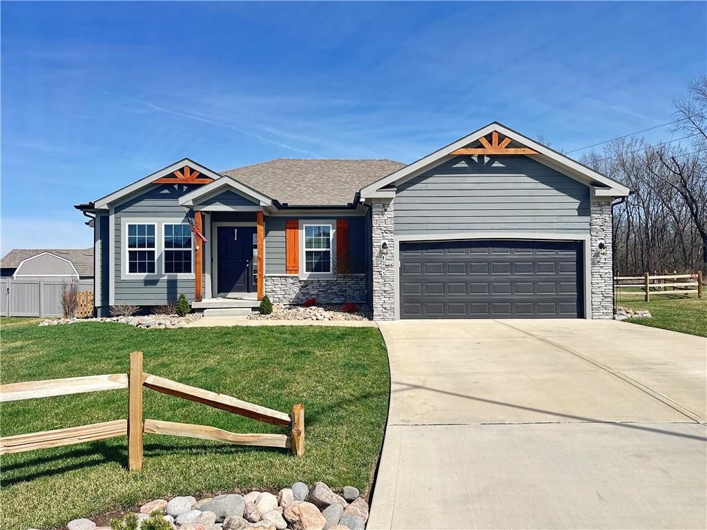1203 SW Burns Court, Oak Grove, MO